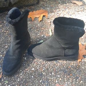 Aquatalia black suede boots lined with faux fur